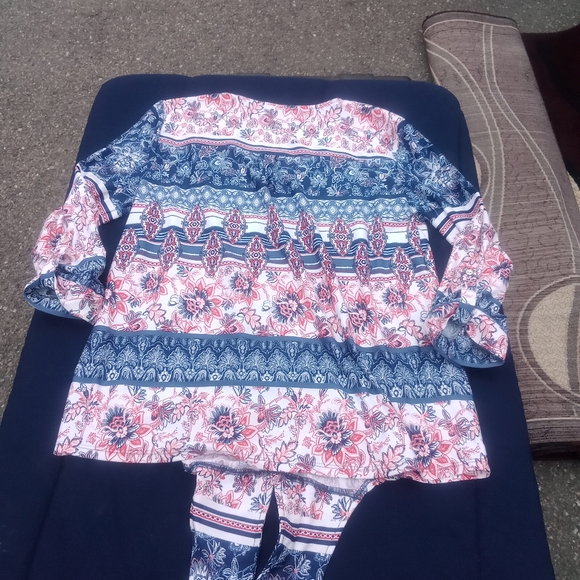 Colorful blouse. - Picture 6 of 7